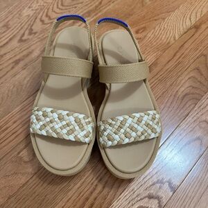 New Rothy’s Lightweight Wedge in Beach Woven Sand size 6